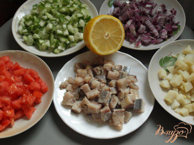 Фото приготовление рецепта: Сельдь с овощами в горчичном соусе шаг №1