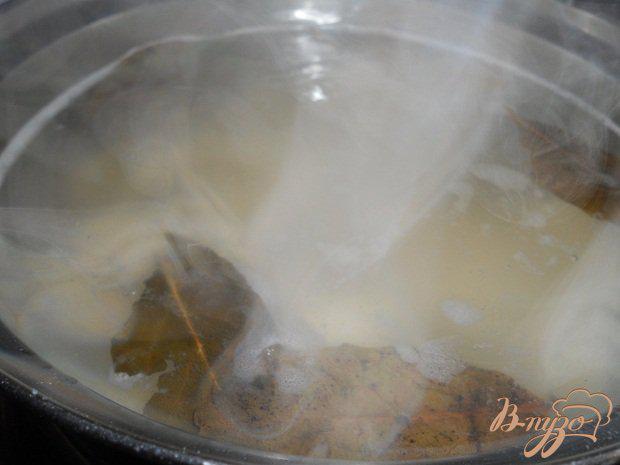 Фото приготовление рецепта: Пельмешки с грибами в горшочках шаг №5
