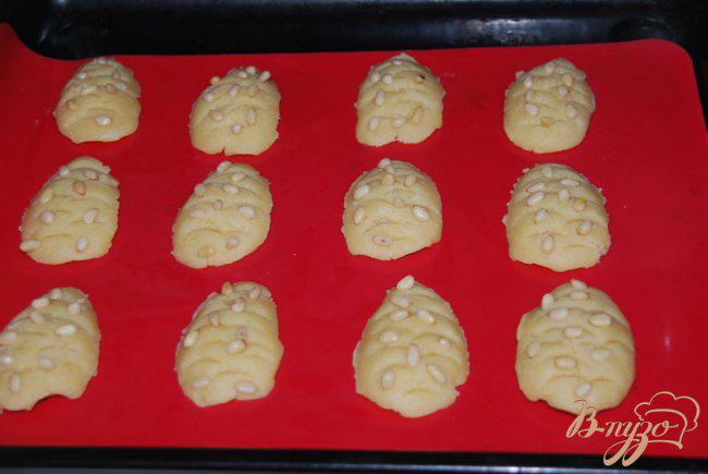 Фото приготовление рецепта: Печенье «Кедровые шишки» шаг №6