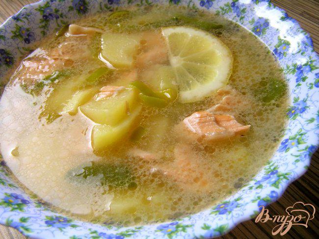 Фото приготовление рецепта: Суп с форелью и лососем шаг №6