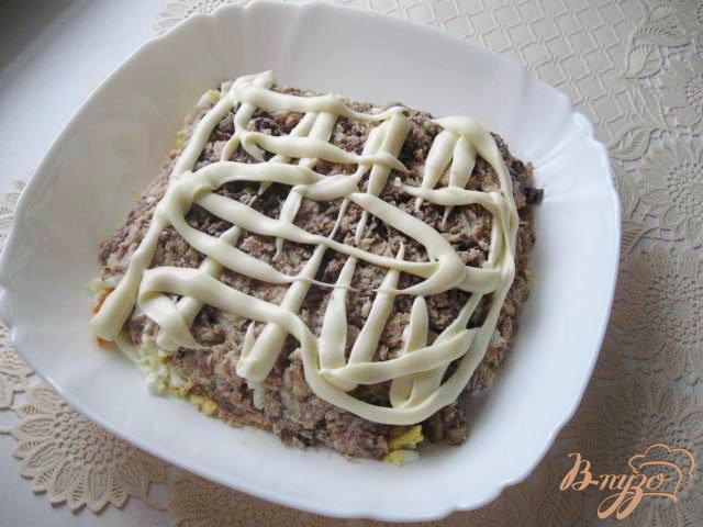 Фото приготовление рецепта: Салат с сардиной и грибами шаг №5