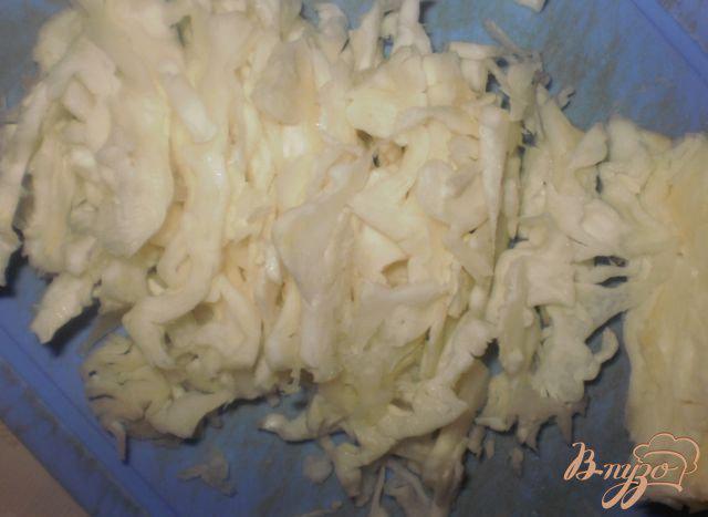 Фото приготовление рецепта: Булочки с мясом и капустой шаг №6