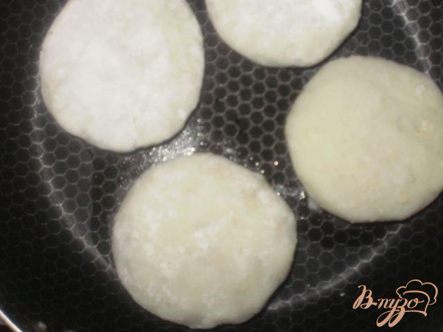 Фото приготовление рецепта: Картофельные котлеты с мясной начинкой шаг №6