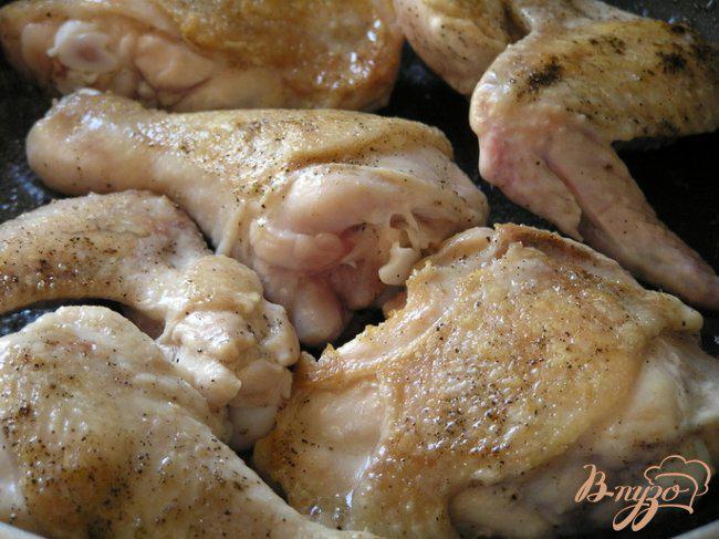 Фото приготовление рецепта: Курица с айвой и зеленым горошком шаг №1