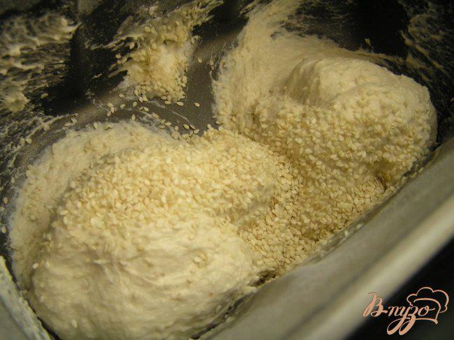 Фото приготовление рецепта: Багеты с зернами кунжута шаг №2
