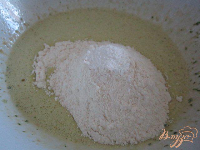 Фото приготовление рецепта: Панна котта из копченой семги на бисквитный тостах шаг №5
