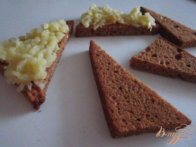 Фото приготовление рецепта: Закуска на пряничных тостах шаг №3