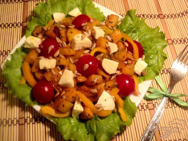 Фото приготовление рецепта: Салат из тыквы с моцареллой шаг №3