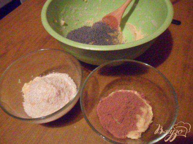 Фото приготовление рецепта: Разноцветный кекс шаг №5