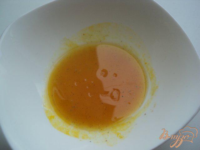 Фото приготовление рецепта: Салат с сельдью под апельсиновым соусом шаг №1