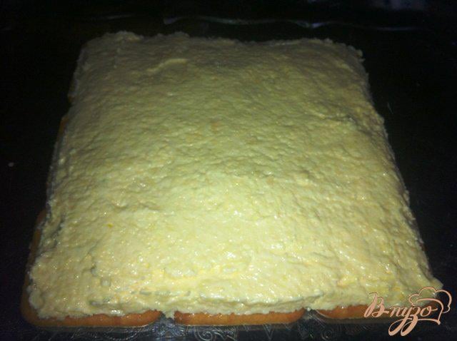 Фото приготовление рецепта: Торт-салат с крекерами и тунцом шаг №9