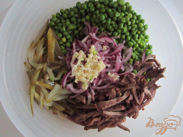 Фото приготовление рецепта: Салат с отварной говядиной шаг №4