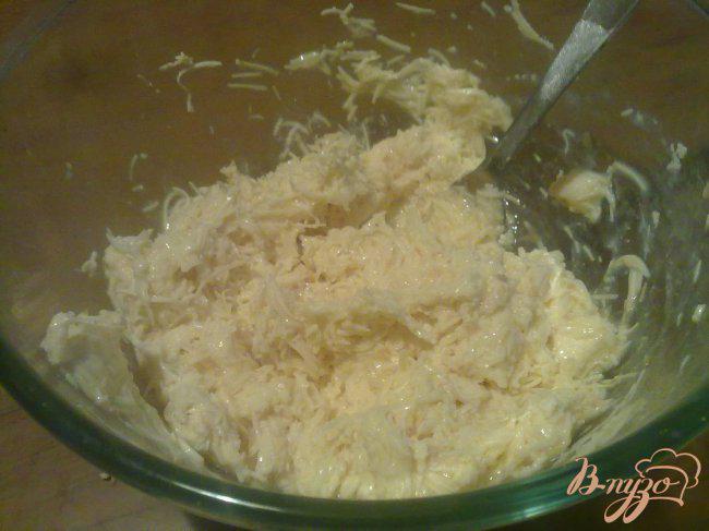 Фото приготовление рецепта: Сырные кексы с укропом и тмином шаг №2