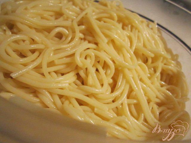Фото приготовление рецепта: Спагетти с грибным соусом шаг №5