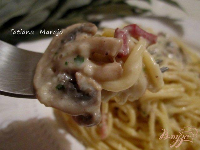 Фото приготовление рецепта: Спагетти с грибным соусом шаг №6