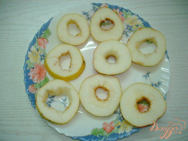 Фото приготовление рецепта: Яблоки в тесте шаг №1