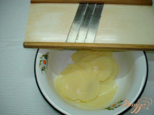 Фото приготовление рецепта: Чипсы картофельные шаг №2