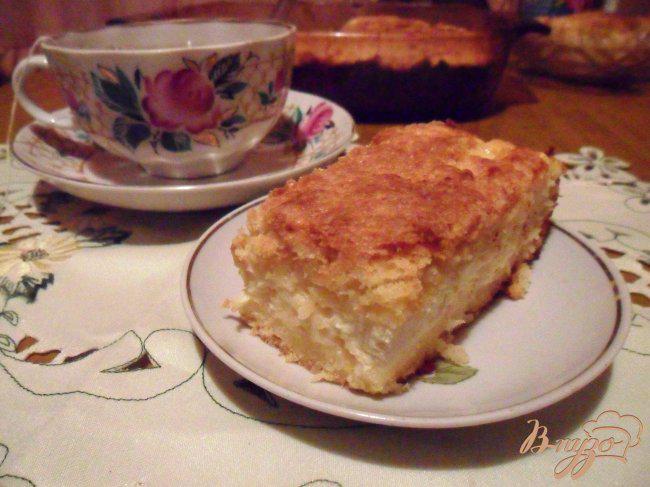 Фото приготовление рецепта: Пирог с творогом и яблоками «Нежность» шаг №9