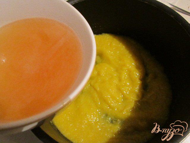 Фото приготовление рецепта: Куриные рубленные  котлетки с персиковым соусом шаг №5