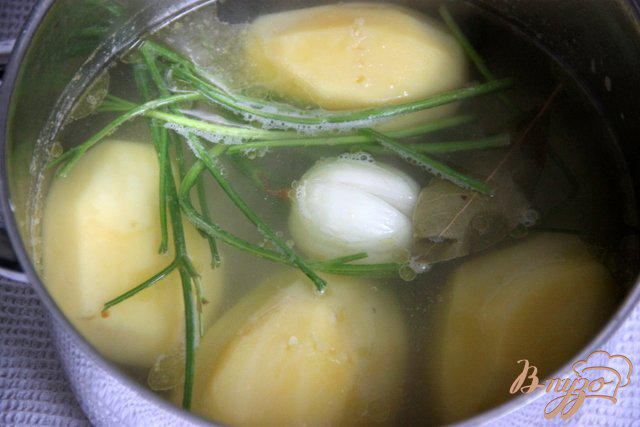 Фото приготовление рецепта: Картофельно-куриные котлеты из отварного мяса шаг №1