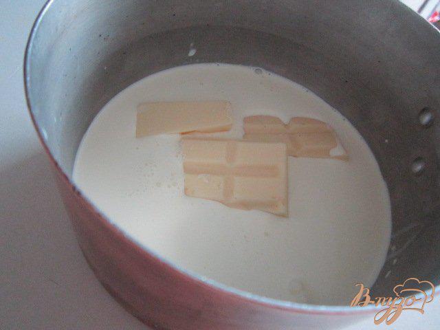 Фото приготовление рецепта: Мокко с белым шоколадом шаг №1