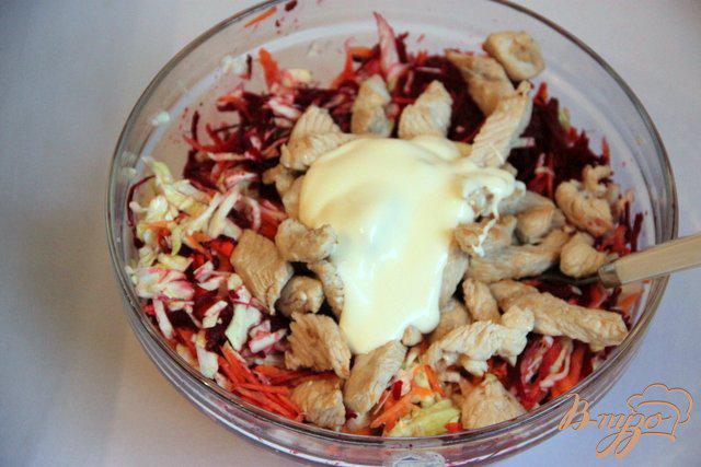 Фото приготовление рецепта: Сыроедческий салат с мясом птицы шаг №7