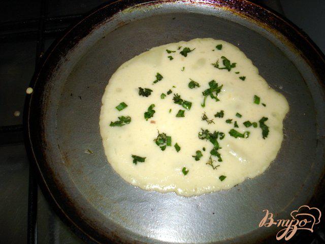 Фото приготовление рецепта: Картофельные тонкие блинчики шаг №7