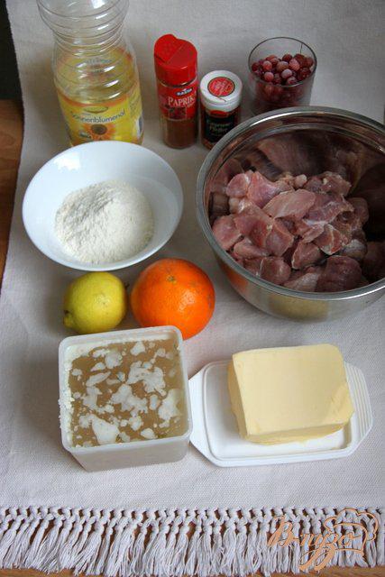 Фото приготовление рецепта: Свинина в соусе с клюквой шаг №1
