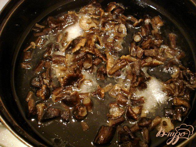 Фото приготовление рецепта: Картофель фаршированный грибами шаг №4