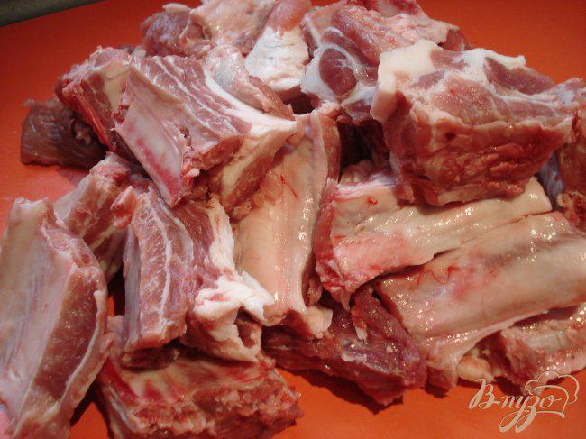 Фото приготовление рецепта: Свиные ребрышки на углях шаг №2