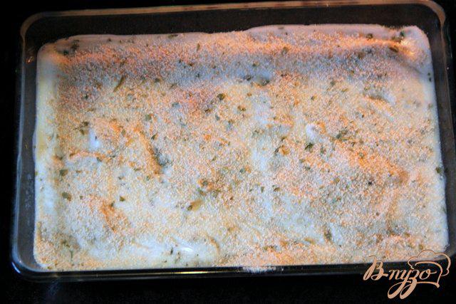 Фото приготовление рецепта: Запеканка из рыбы с грибами под белым соусом шаг №10