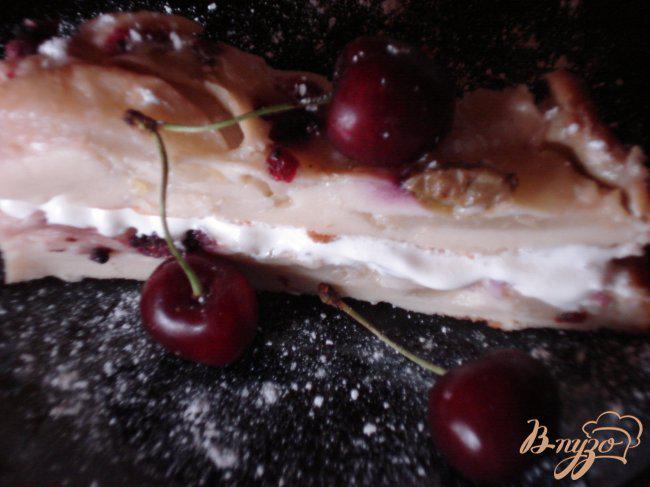 Фото приготовление рецепта: Грушево-ягодный пирог без сахара шаг №6