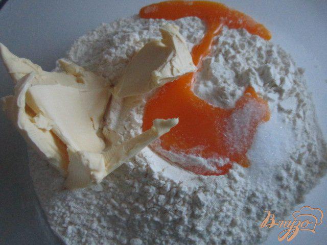 Фото приготовление рецепта: Песочные пирожки с картофелем, сыром и ветчиной шаг №1