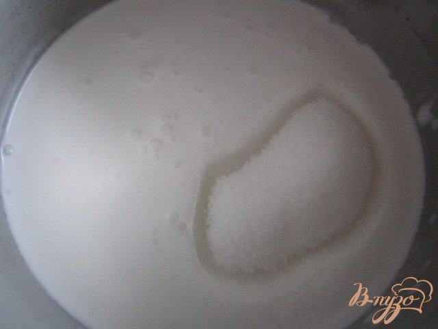 Фото приготовление рецепта: Черная смородина с кокосовым кремом.. шаг №5