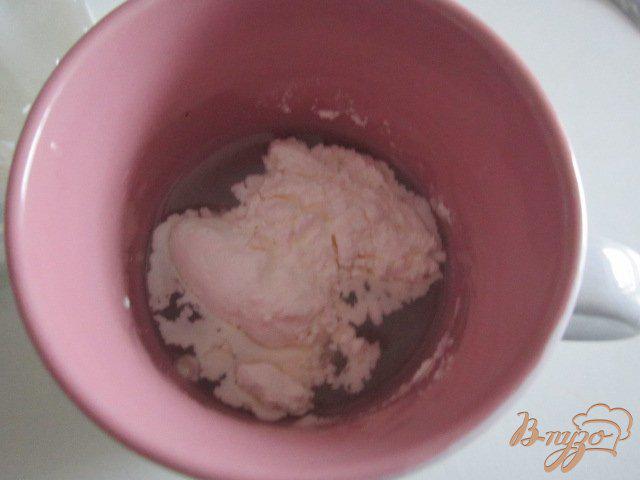 Фото приготовление рецепта: Черная смородина с кокосовым кремом.. шаг №2