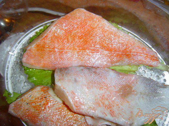 Фото приготовление рецепта: Рыба , запеченная под соевым соусом с карамболой шаг №1