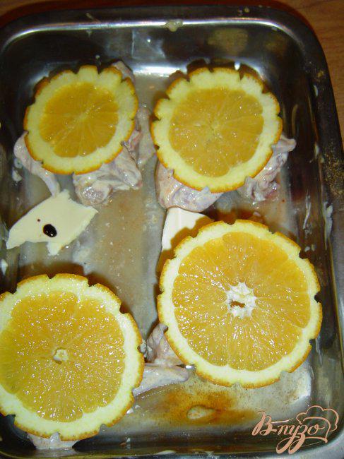 Фото приготовление рецепта: Куриные крылышки под апельсином шаг №6
