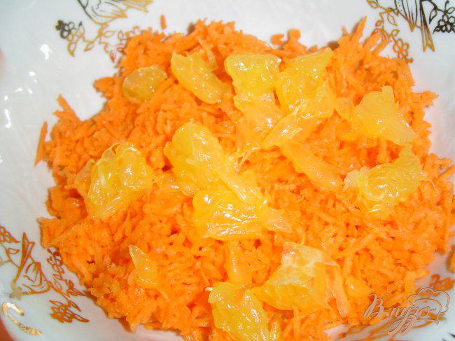 Фото приготовление рецепта: Морковный салат с апельсином шаг №3
