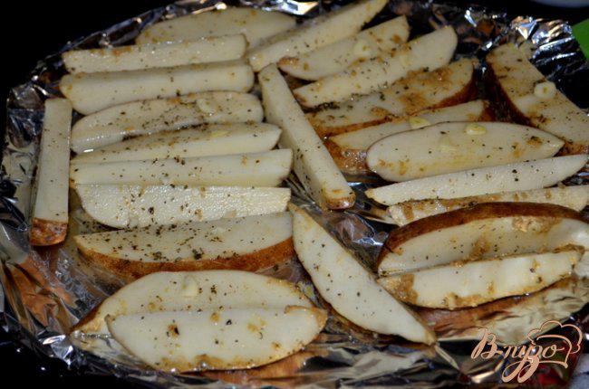 Фото приготовление рецепта: Пряный картофель дольками шаг №3