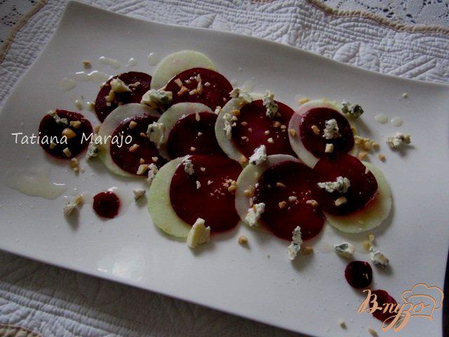 Фото приготовление рецепта: Салат из свеклы и яблока шаг №5