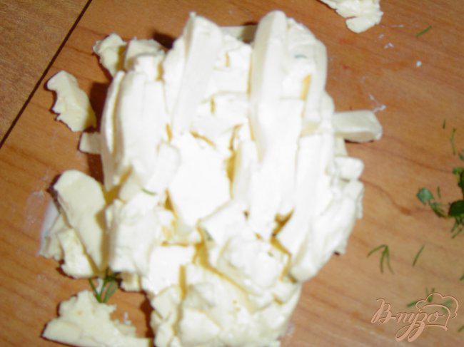 Фото приготовление рецепта: Пирог из слоеного теста с творогом и зеленью шаг №3