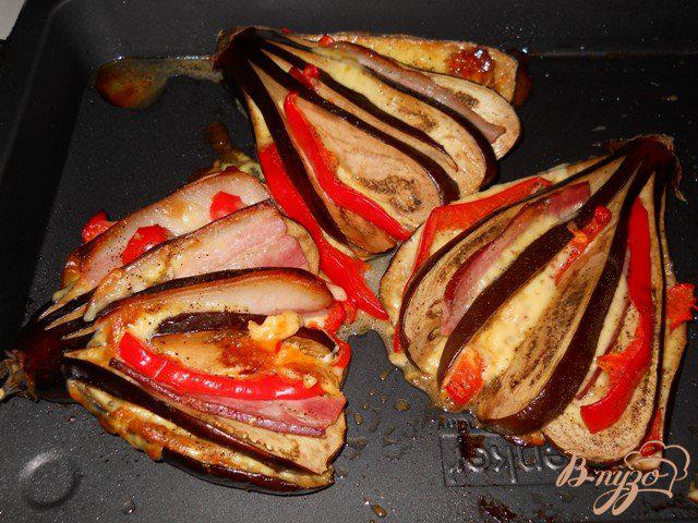 Фото приготовление рецепта: Баклажаны запеченные с ветчиной и сыром шаг №6
