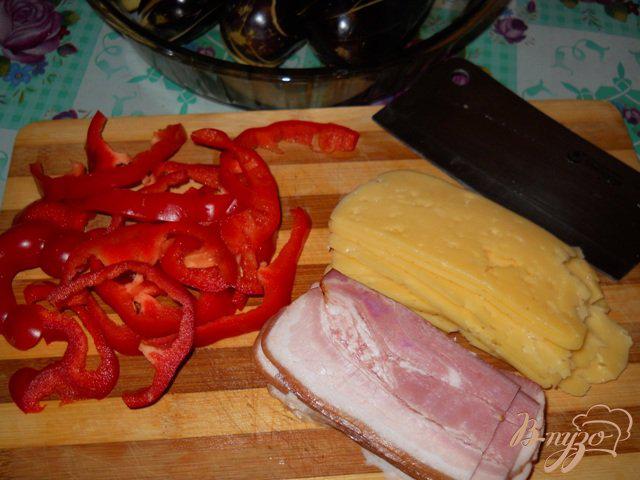 Фото приготовление рецепта: Баклажаны запеченные с ветчиной и сыром шаг №4
