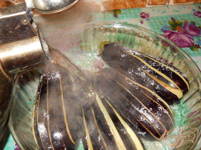 Фото приготовление рецепта: Баклажаны запеченные с ветчиной и сыром шаг №3