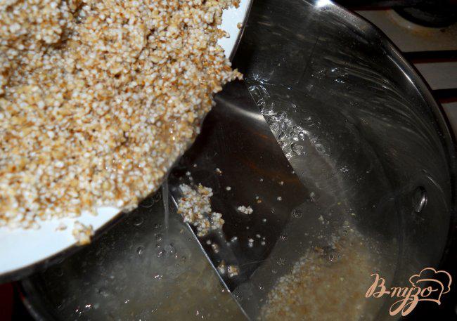 Фото приготовление рецепта: Ячневая каша томленая с маслом шаг №1