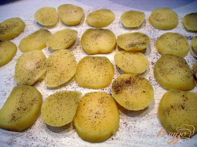 Фото приготовление рецепта: Картофель запеченный с салом по-украински шаг №4