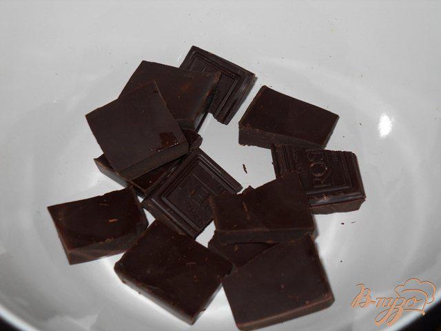 Фото приготовление рецепта: Шоколадные блины с ягодным соусом шаг №1