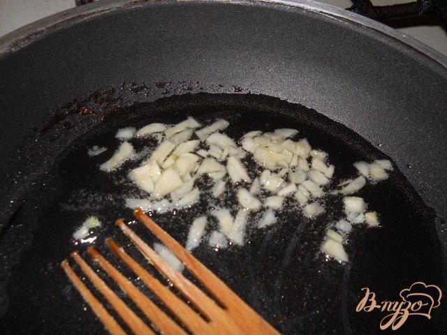 Фото приготовление рецепта: Картофельный суп со шпинатом шаг №4