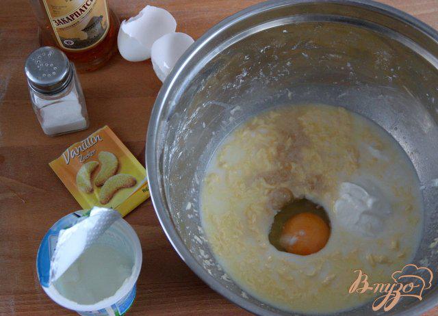 Фото приготовление рецепта: Ароматные булочки с корицей шаг №2
