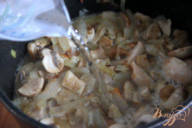 Фото приготовление рецепта: Бархатный грибной суп шаг №5